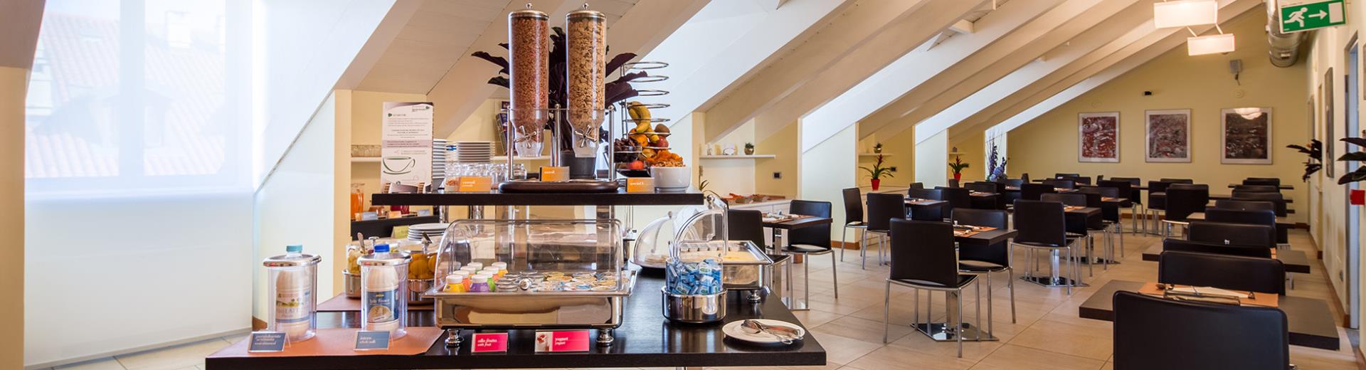Healthy breakfast buffet with sweet and savory products for your stay in Turin.