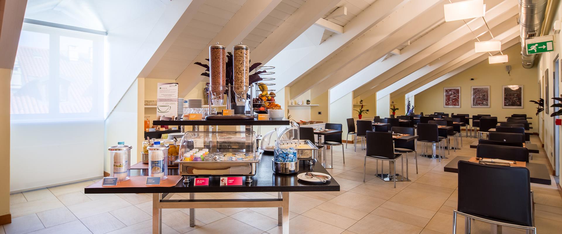 Healthy breakfast buffet with sweet and savory products for your stay in Turin.