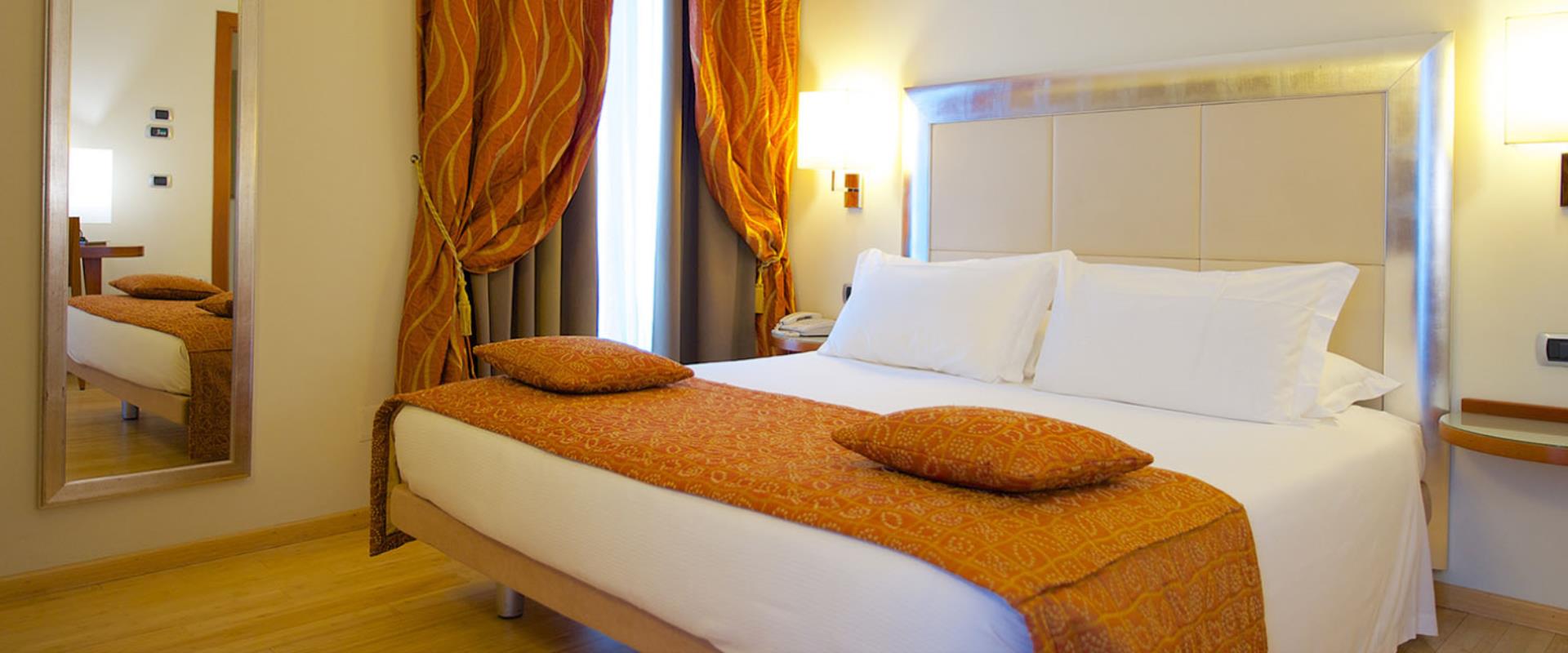 Book your 4 star hotel in Turin near the Porta Nuova station