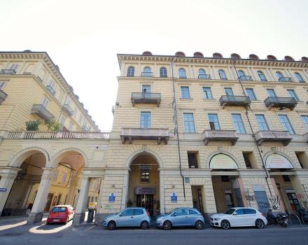 Book your 4 star hotel in Turin near the Porta Nuova station